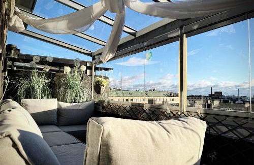 Kamppi Apartment | Central Skyroom - Sauna, Family-Friendly & City Skyline Views