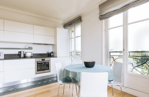 Champs-Elysees Apartment | Central&Spacious 2BD Apart for 4 in Champs Elysées