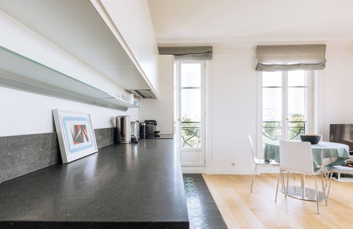 Champs-Elysees Apartment | Central&Spacious 2BD Apart for 4 in Champs Elysées