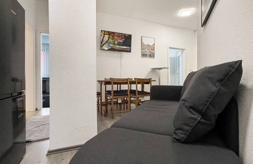 Rathaus Apartment | Central Stuttgart 3BR – 12 Pax