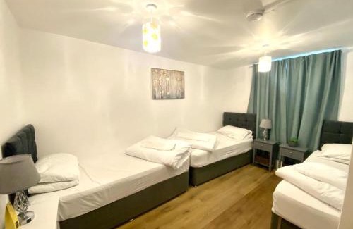 Patchway Apartment | Central Suite, 3 Single Beds