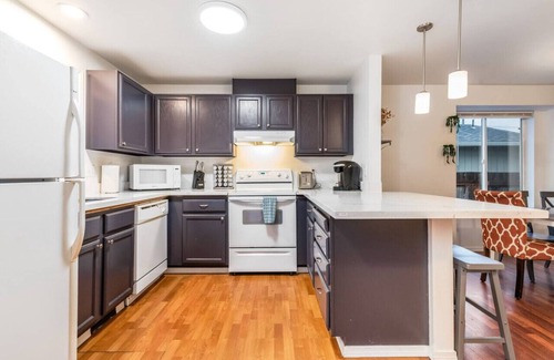 Hilltop House | Central Tacoma Family Hub 2 Mi from Dome w/AC