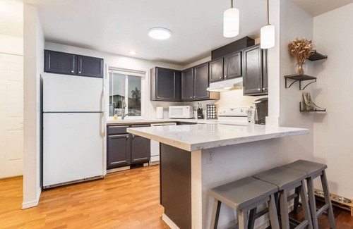 Hilltop House | Central Tacoma Family Hub 2 Mi from Dome w/AC