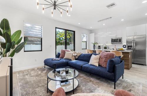 Pinecrest West Park House | Central Tampa Townhome - 7583 Gesualdo Ct