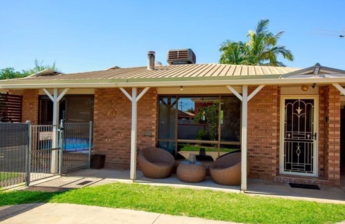 Mulwala House | Central to all Mulwala has to offer. Cosy and well appointed unit.