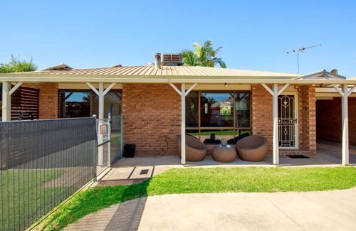 Mulwala House | Central to all Mulwala has to offer. Cosy and well appointed unit.