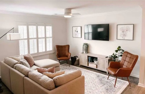 Whitemarsh Island House | Central to Historic Savannah &Tybee || King bed || 3bd/2ba