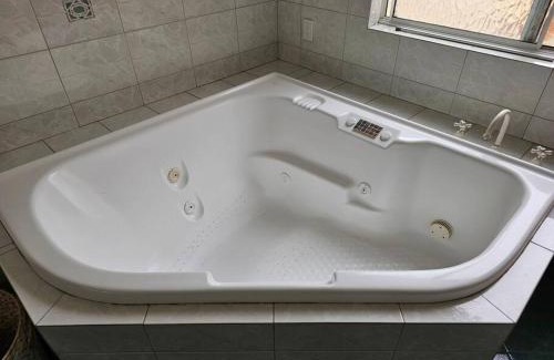 Geraldton Apartment | Central to town - Vintage and cosy entire home