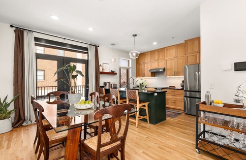 North Capitol House | Central Townhouse - Walk to Broadway & Germantown - Private Rooftop Terrace