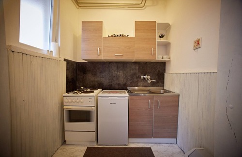 Tuzla House | Central Tuzla Apartment - free parking
