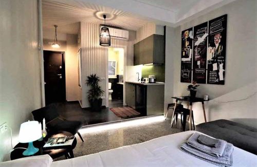 Monastiraki Apartment | Central urban studio B