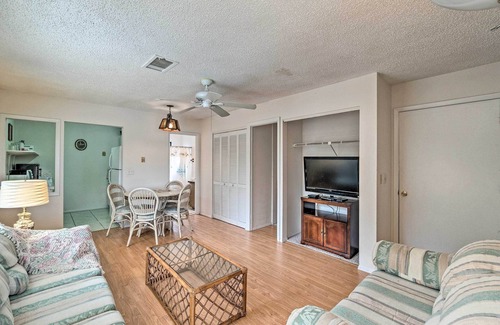 Venice Apartment | Central Venice Apartment w/Balcony, Walk to Beach
