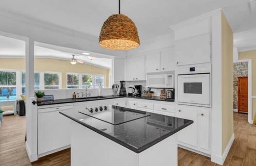 Vero Beach South House | Central Vero Family Bungalow 6 Bed, 3 Bath w/Heated Pool