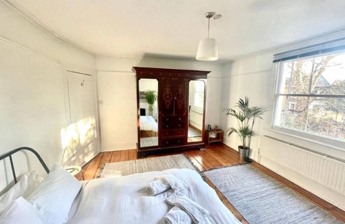 Cantelowes Hotel | Central Victorian House