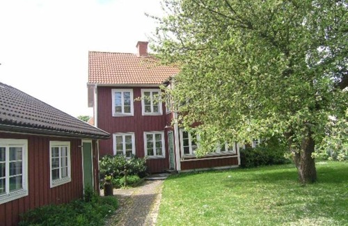 Kalmar Villa | Central villa med extra allt. Pool, Bastu, Utekök