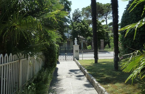 Bibione Pineda House | Central villa near the beach with spacious gardens in Bibione Pined