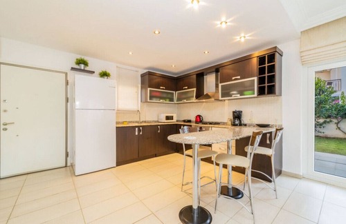 Kemer Villa | Central Villa with Garden and Pool in Kemer