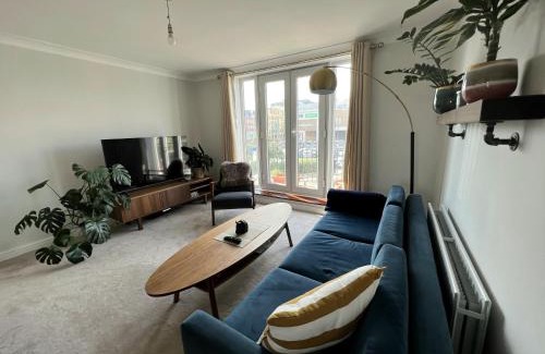 Wimbledon Apartment | Central Wimbledon Apartment with Parking