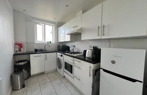 Wimbledon Apartment | Central Wimbledon Apartment with Parking