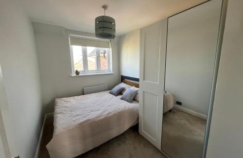 Wimbledon Apartment | Central Wimbledon Apartment with Parking