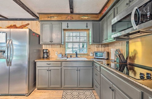 Yankeetown House | Central Yankeetown Hideaway: Walk to Water!
