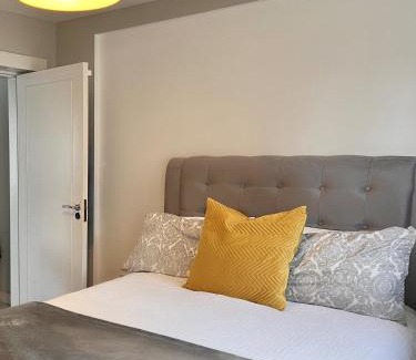 Beaumont Apartment | CentralApartment-Parking-1BR-Ensuite-WiFi-SmartTV