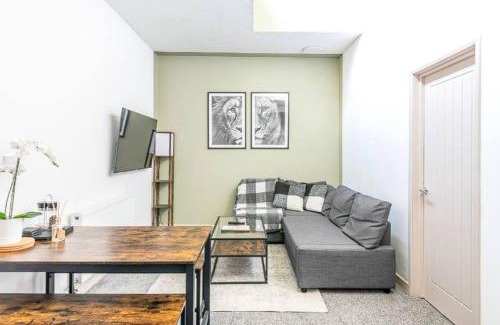 Saint Paul's Apartment | Centralised Upnor House with Free Parking by Prescott Apartments