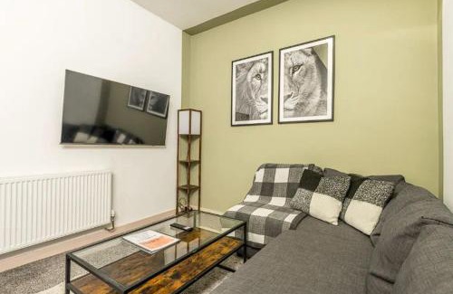 Saint Paul's Apartment | Centralised Upnor House with Free Parking by Prescott Apartments