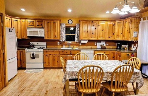 Frankfort House | Centralized for you up north adventure, sleeps up to 8, 2 bathrooms, 3 bedrooms