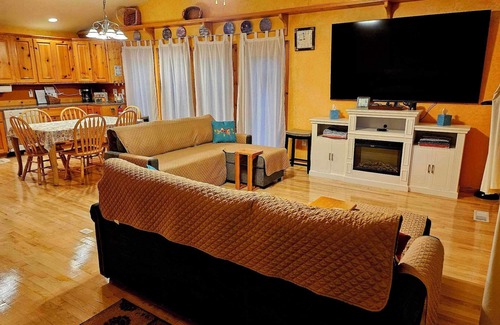 Frankfort House | Centralized for you up north adventure, sleeps up to 8, 2 bathrooms, 3 bedrooms