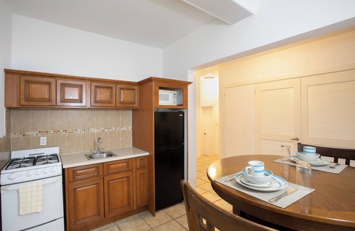 The Valley Condo | Centrally located 2 Bedroom Suite- full kitchen, pool, front desk!