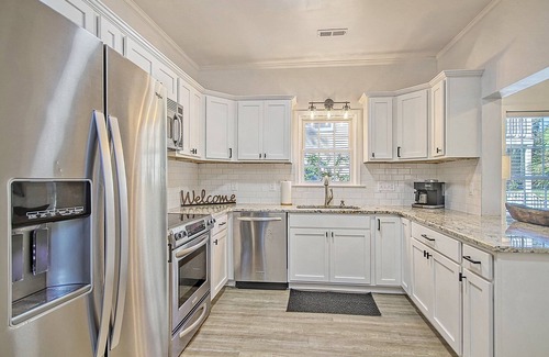 North Charleston House | Centrally located to Charleston’s best!