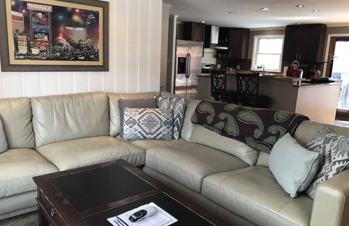 Saratoga Springs House | Centrally located house for your trip with family and friends