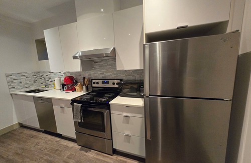 Burnaby Apartment | Centrally located 2 bedroom suite!