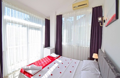 Hisaronu Apartment | Centrally located 2 bed 1 bath apartment in Hisaronu Center with FREE WIFI