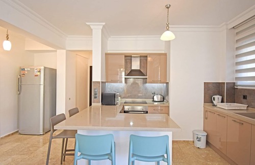Hisaronu Apartment | Centrally located 3 bed 3 bath apartment with private roof terraces. FREE WIFI