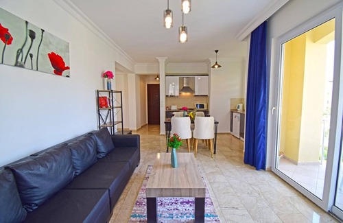 Hisaronu Apartment | Centrally located 3 bed 3 bath apartment with private roof terraces. FREE WIFI