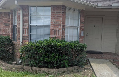 Baytown House | Centrally located 3-bedroom 2bath house in charming Baytown. Enjoy your stay