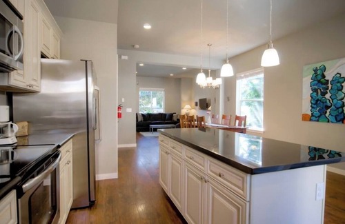 Central Tacoma House | Centrally Located 3-bedroom house in Tacoma. Pet friendly!