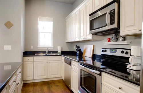 Central Tacoma House | Centrally Located 3-bedroom house in Tacoma. Pet friendly!