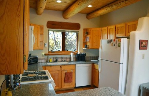 El Prado House | Centrally Located 3 BR/3 Bath Adobe Home in Taos Mesa NM