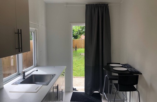 Allapattah House | Centrally located 5 bedroom house with parking