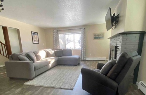 North Star House | Centrally Located AK Getaway