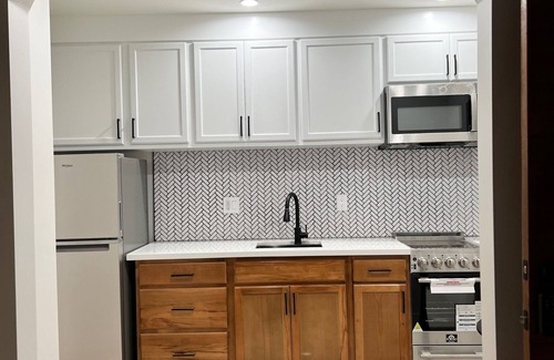 Westchester Apartment | Centrally Located by Los Angeles Airport and beaches