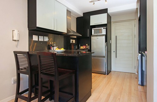 Victoria and Alfred Waterfront Apartment | Centrally Located Base for your Cape Town Stay