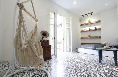 Hang Bai Apartment | Centrally Located - Balcony Homestay