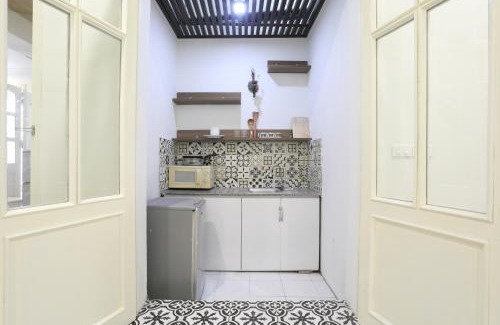 Hang Bai Apartment | Centrally Located - Balcony Homestay