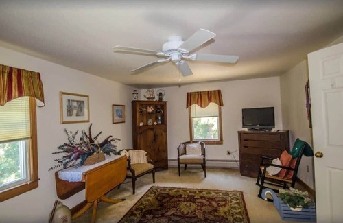 North Truro House | Centrally Located, Capacious 3 Bedroom!