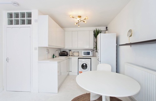Belsize Park Apartment | Centrally Located Chalk Farm studio