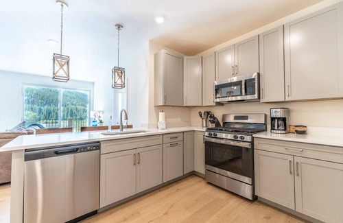 Lakeside Village Condo | Centrally Located Condo in Keystone w/Mountain Views & Private Balcony!